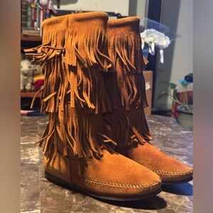 Minnetonka Tan fringe Suede moccasin boots